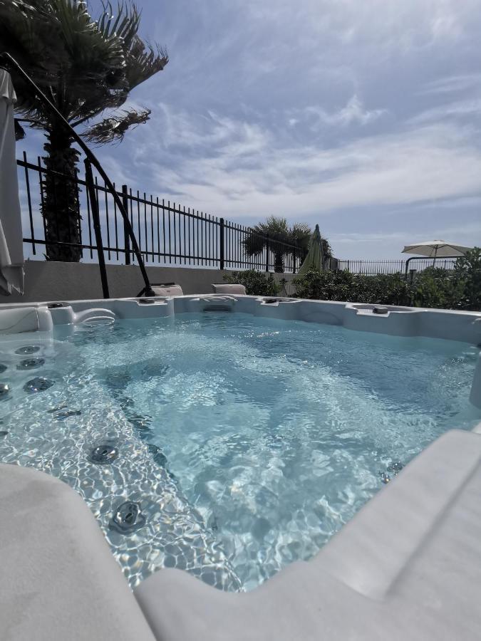 Le Nautilia Residence De Luxe "Reservee Aux Couples" Agde Exteriör bild