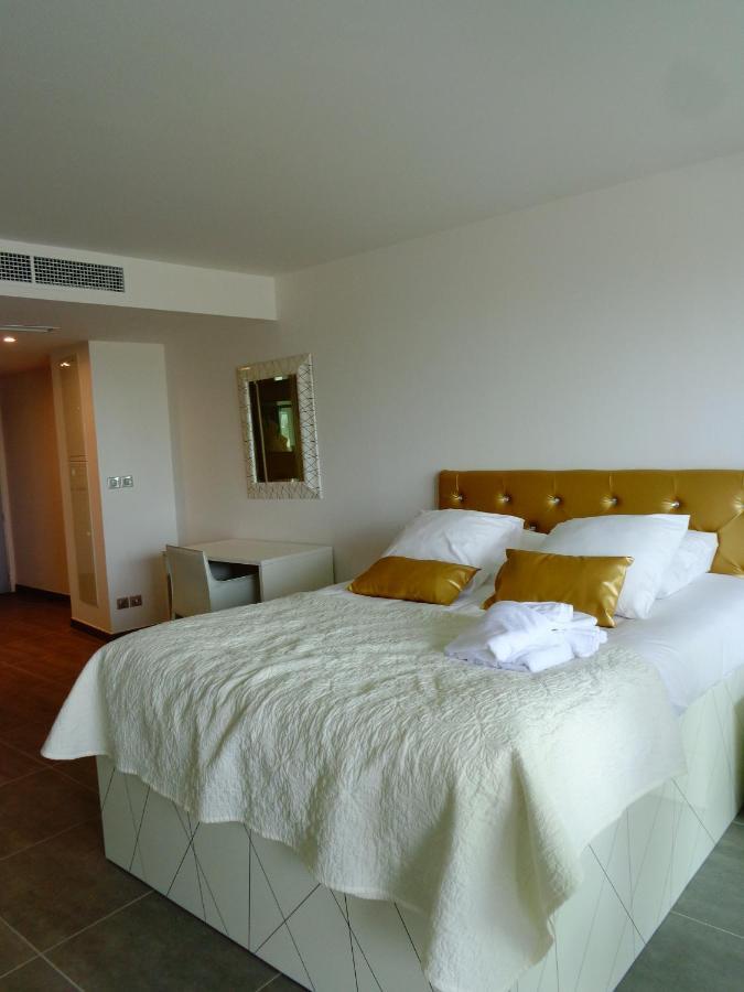 Le Nautilia Residence De Luxe "Reservee Aux Couples" Agde Exteriör bild